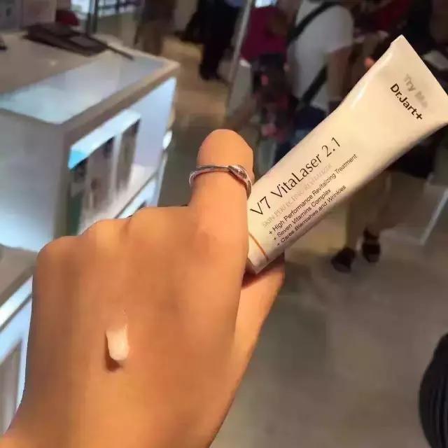 蒂佳婷的V7激光霜它的强力美白淡斑提亮到底有多强大?