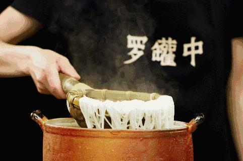 不起眼的小馆子,藏着怎么样的美味?想吃一碗米粉却还要排队