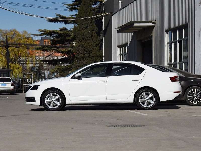 斯柯达明锐120款1.5l自动豪华版,2019款明锐1.5自动豪华版