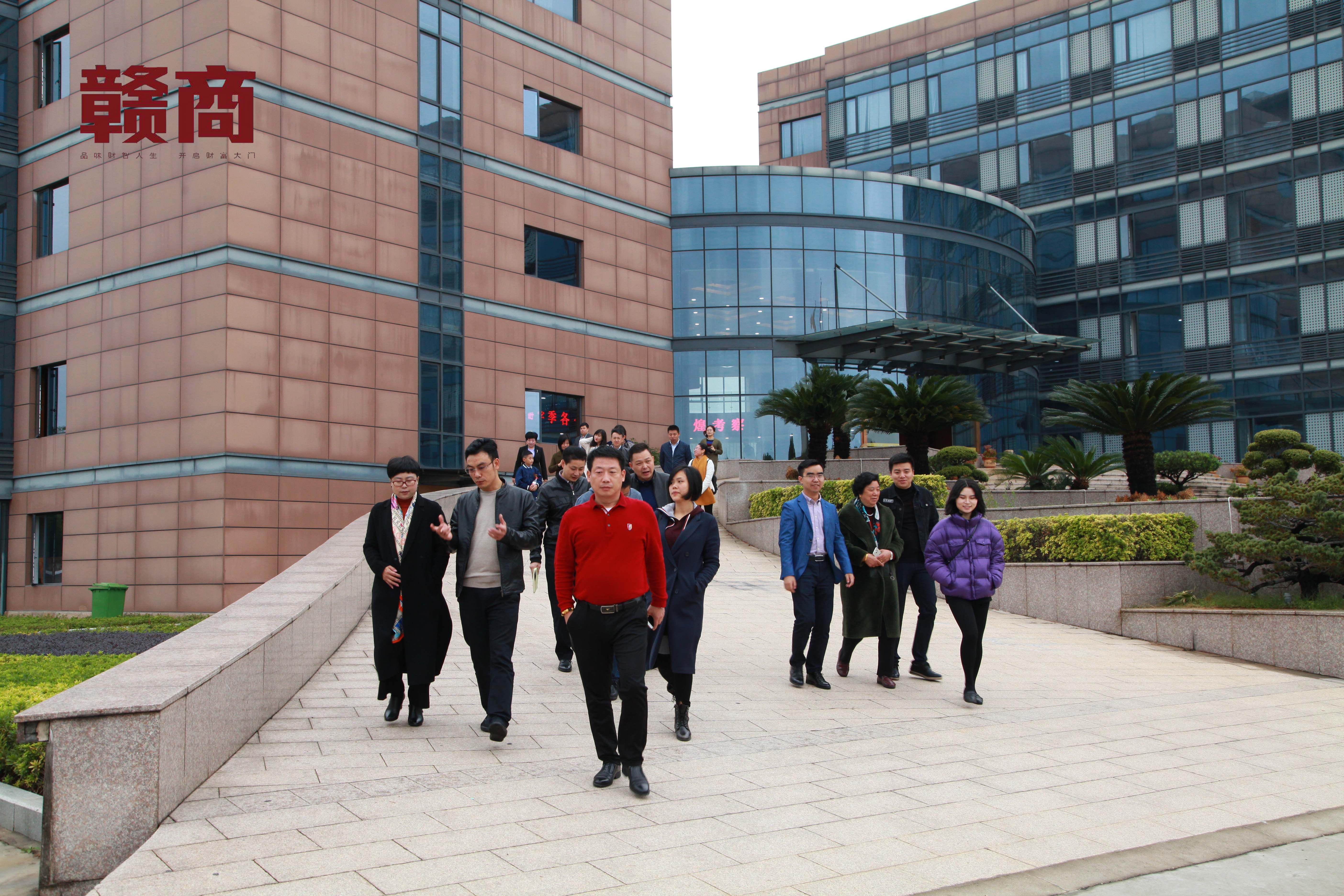 游学季成员到煌上煌集团总部后，“煌亲”都按捺不住内心的狂欢了