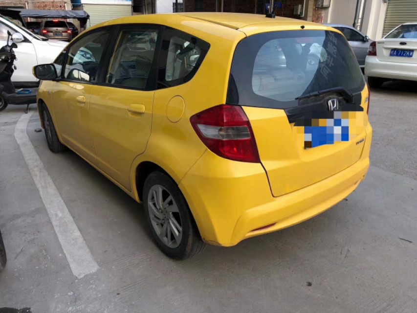 13年上牌1.3排量本田飞度，车况精品，代步神器