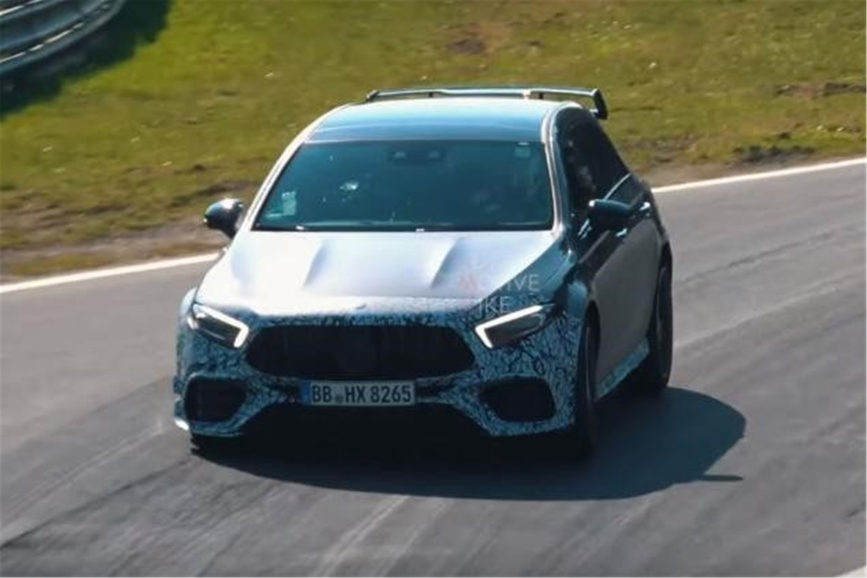 地表最强简聊奔驰a45amg,奔驰amga45小钢炮最新款