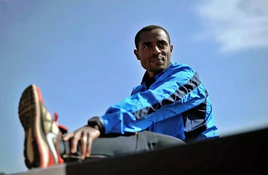 冬天适合做的拉伸动作,跑步后7个拉伸腿动作