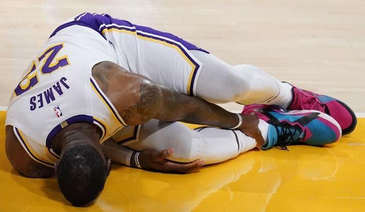 詹姆斯右脚踝受伤一般要多久恢复,詹姆斯遭遇右脚踝高位拉伤