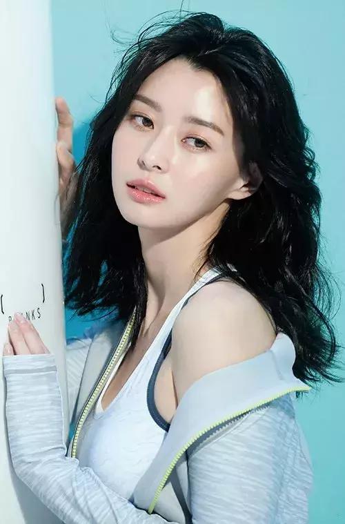 她被称为“女团性感标杆”，你评评理