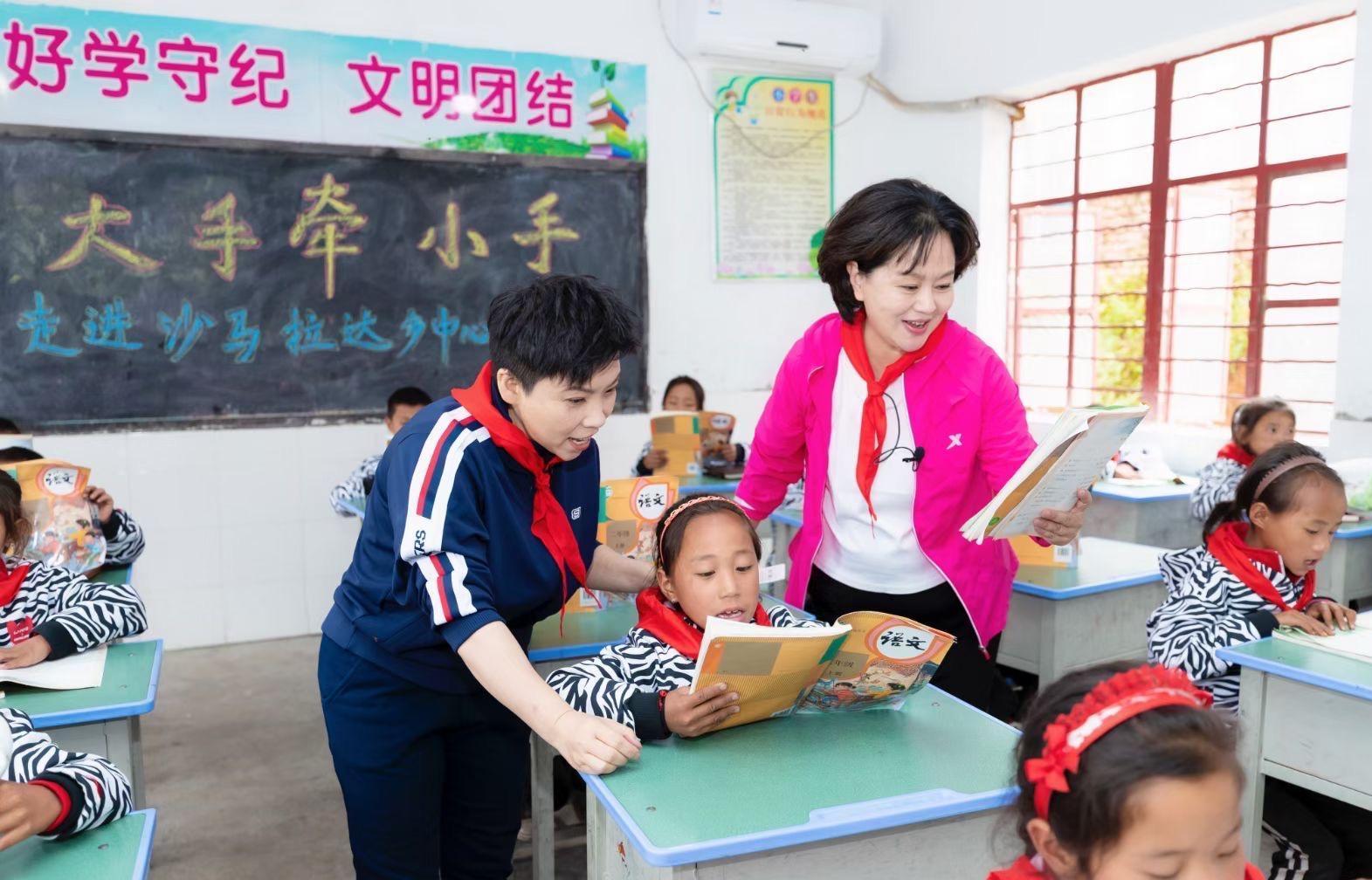 54岁鞠萍近期视频,鞠萍二婚的照片