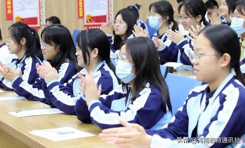 陪伴引领自信成长！郑州12中校长大讲堂温润学子心灵