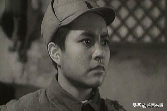 郭俊卿女扮男装照片,郭俊卿14岁剃光头参军