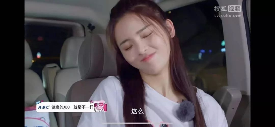 20岁杨超越一年收入,杨超越巅峰时期的收入