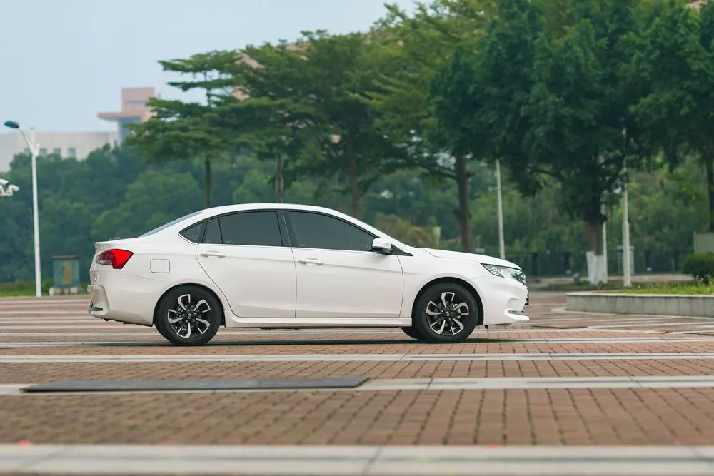 十万元以内的车对比测评,综合评测零缺点的家用轿车