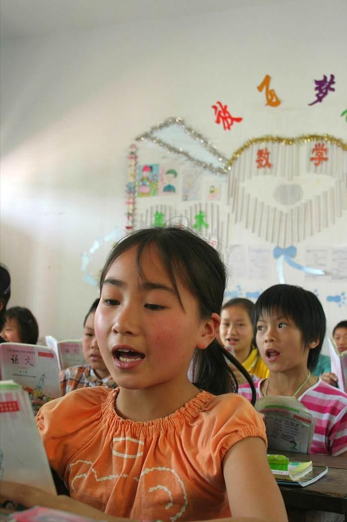 小学生寄宿好还是走读生好,小学生寄宿的利弊