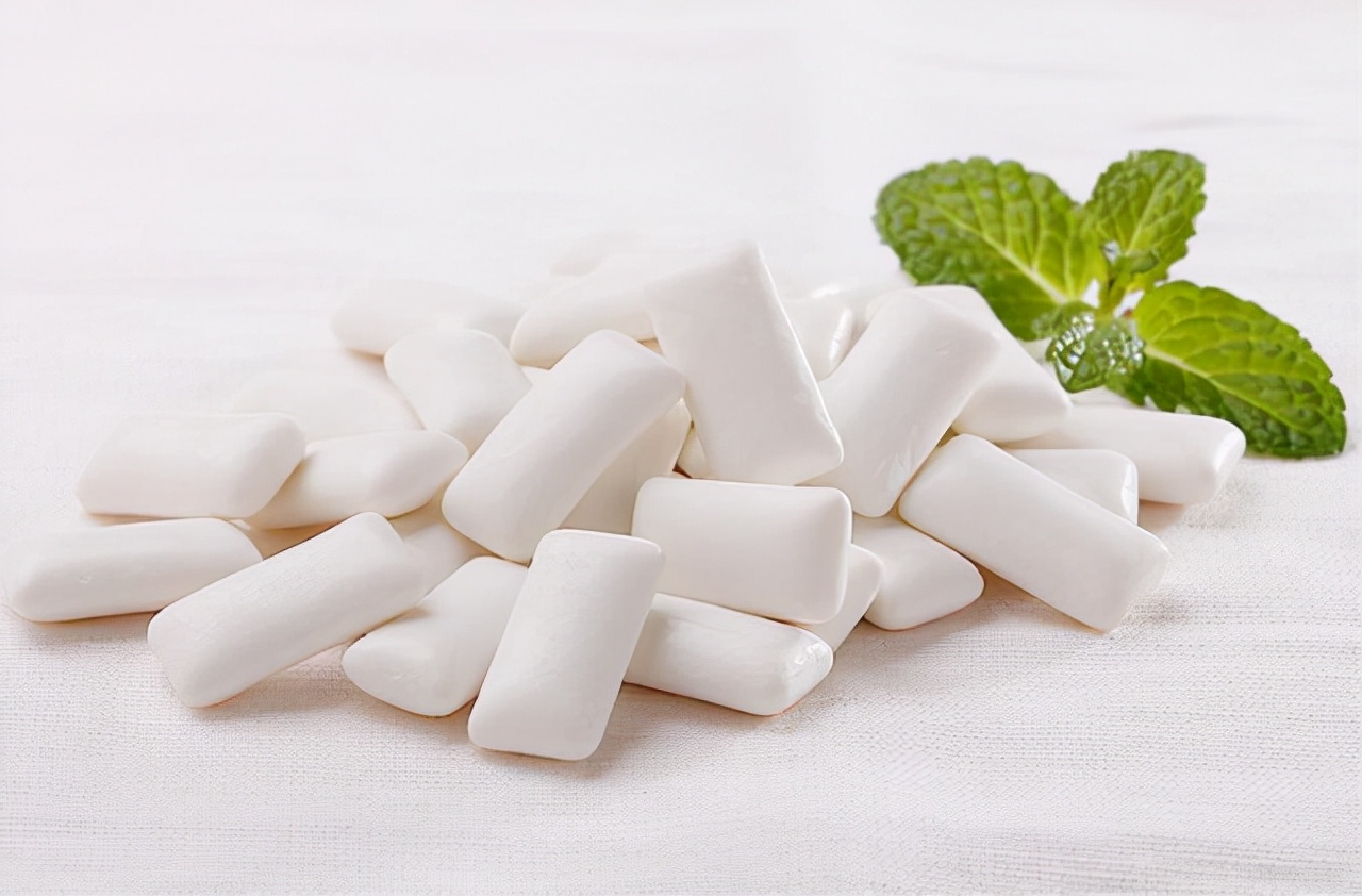 不能给狗狗吃的四种食物,这10种食物不要给孩子吃