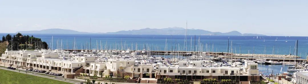 意大利——斯卡尔利诺海滨码头和帆船俱乐部