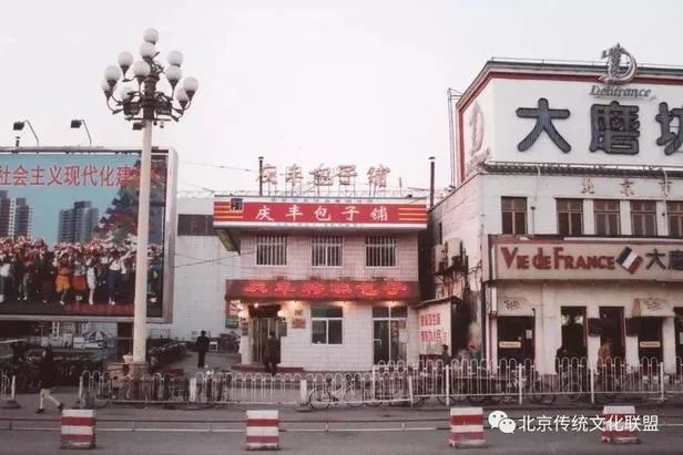 杩樿寰楄タ鍗曡矾鍙g殑鍚屾槬鍥悧,杩樿寰椾互鍓嶇殑灏忓悆琛楀悧