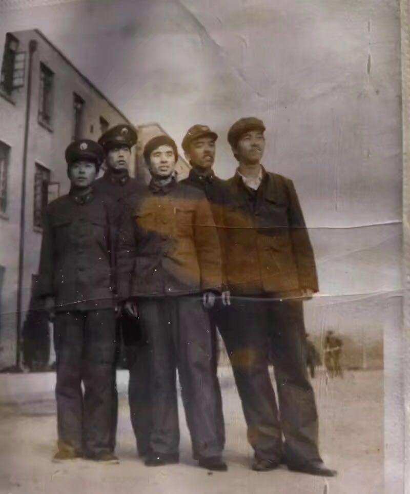 一九六师一零六医院的上空，永远飘扬着战友兄弟情