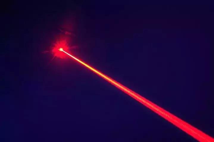 爸爸给儿子买的玩具儿子却吓哭了,爸爸给儿子买的搞笑玩具