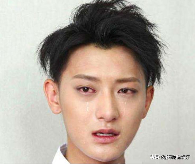 黄子韬牙齿断了是什么感觉,黄子韬几岁摔掉门牙