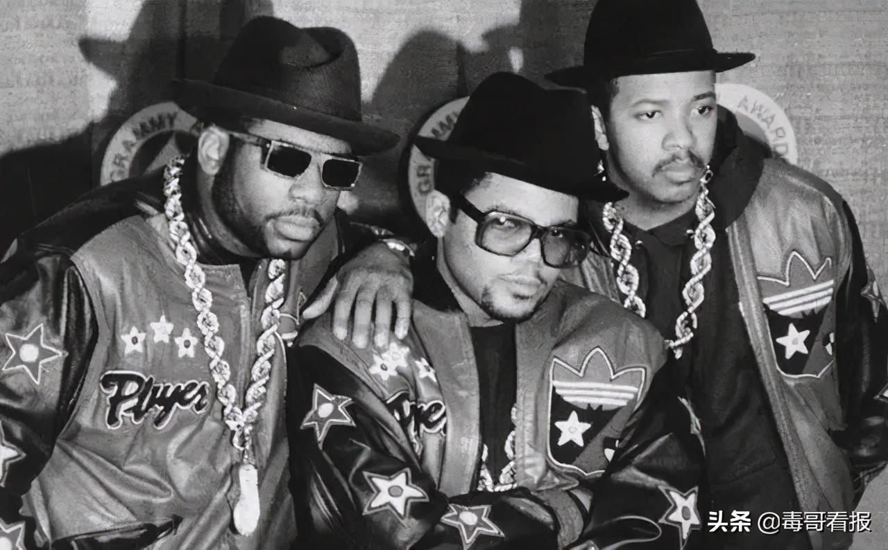 棒球夹克怎么穿好看,如何选棒球服男