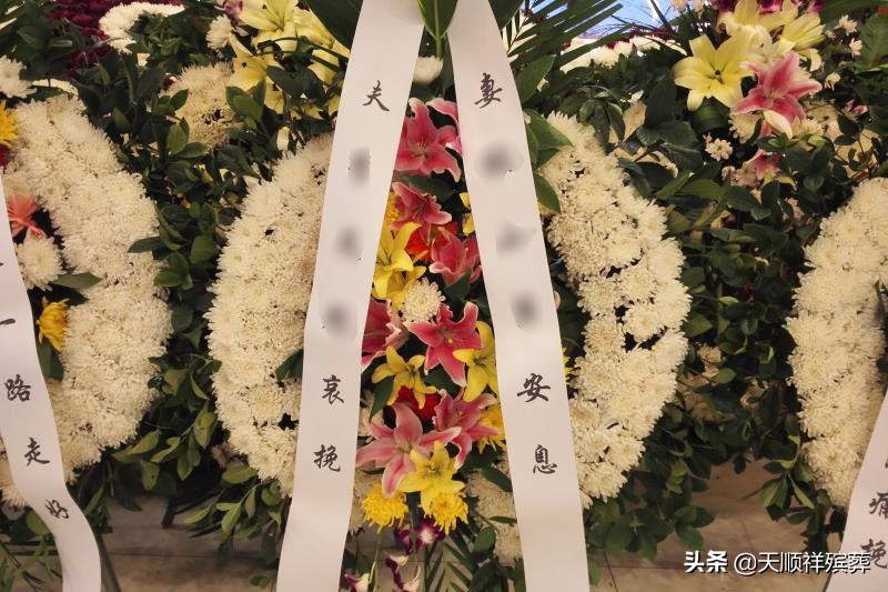 亲人离世后要送花圈吗,家里老人去世子孙送花圈的禁忌