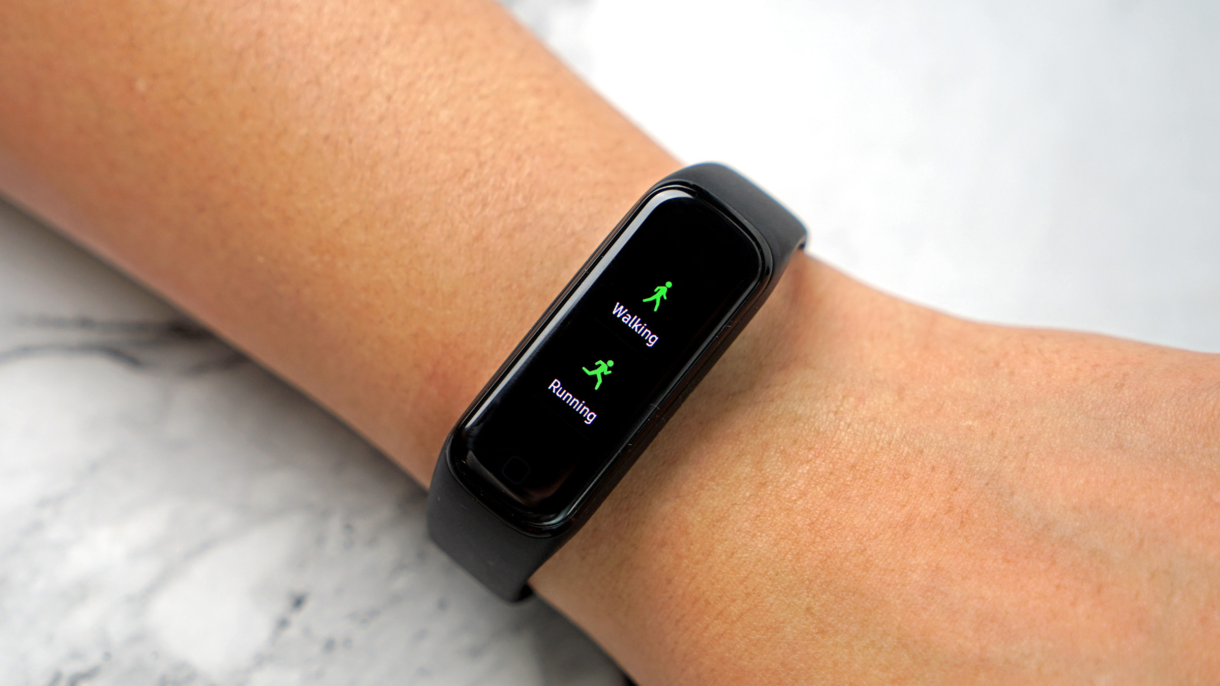 三星galaxyfit2手环使用方法,三星推出fit2运动手环