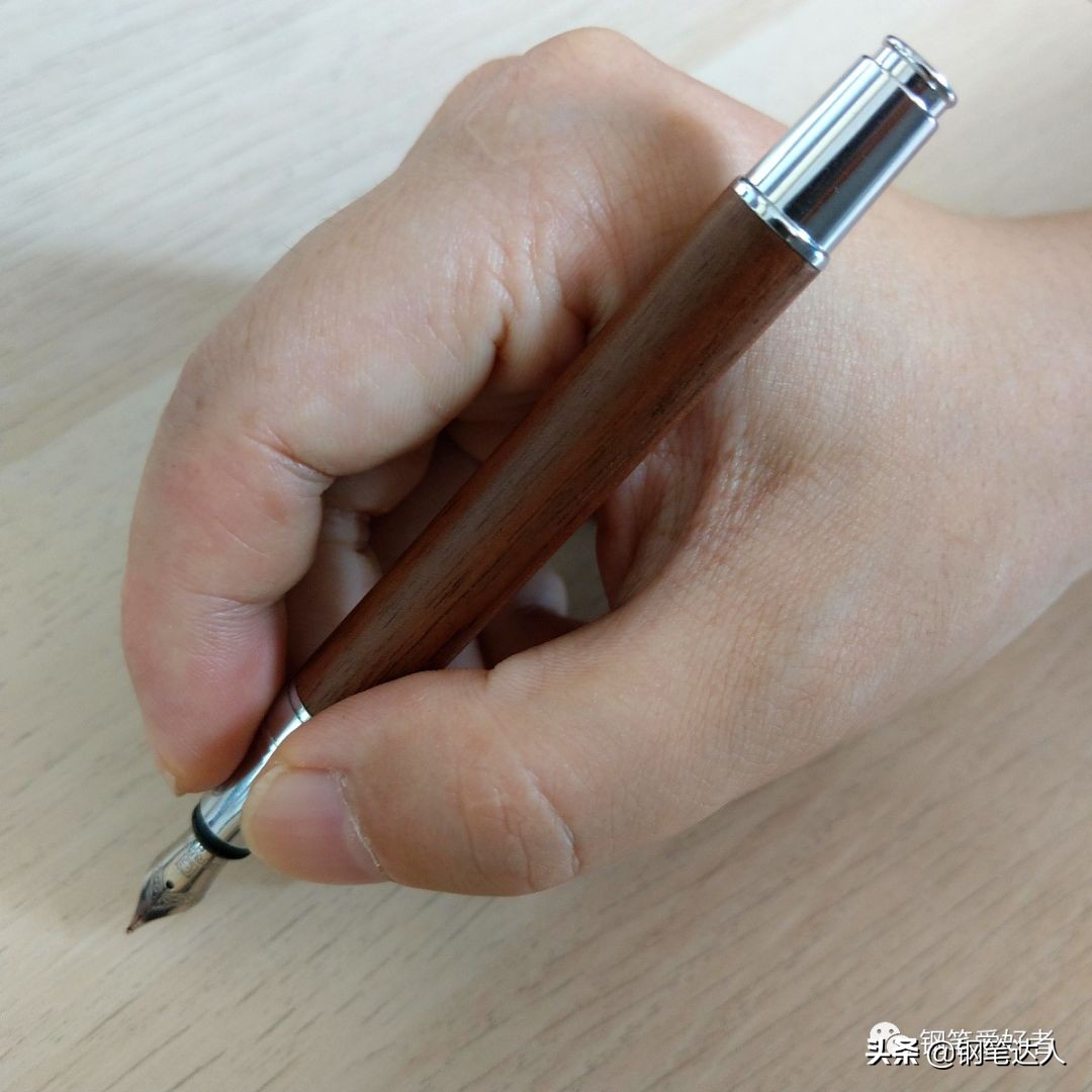 施耐德senator钢笔评测,胜奈德钢笔好用吗