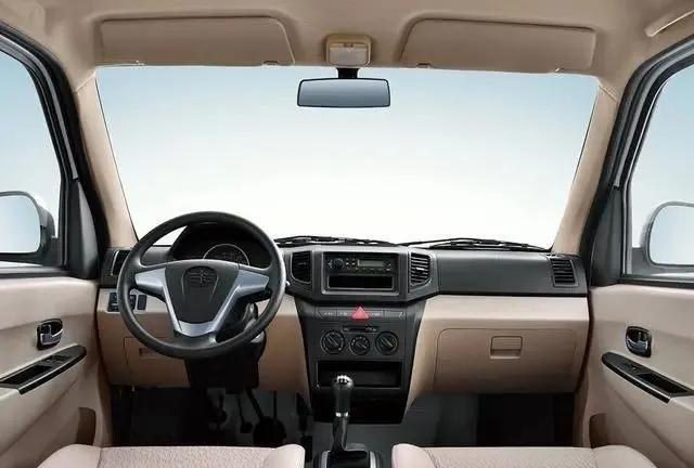 佳宝V77车型,3万能买到的新能源面包车