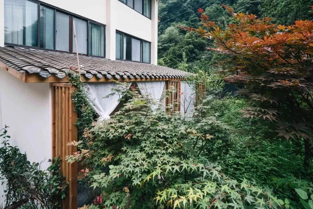 露天温泉小院精品,一房一厅庭院私家温泉