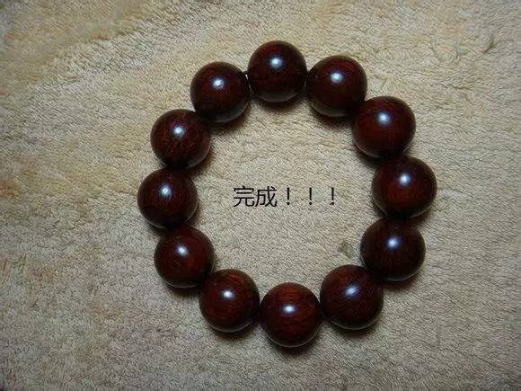 小叶紫檀单圈手串弹力绳打结方法,用弹力绳串小叶紫檀手串的教程
