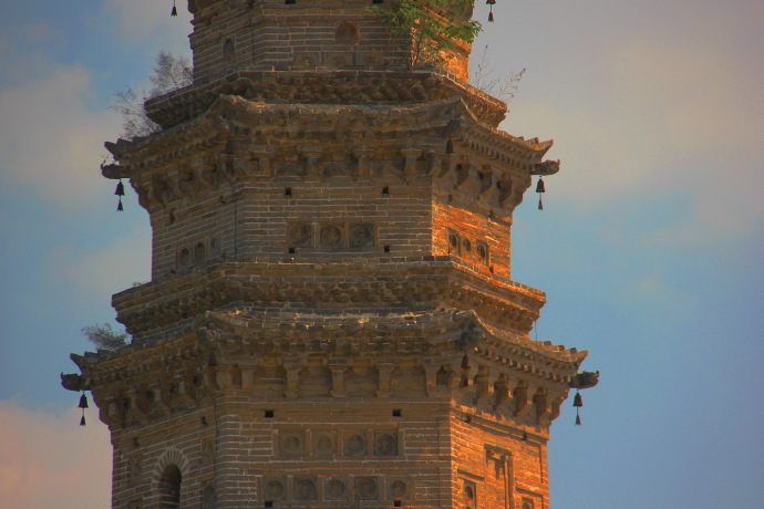 开封古老的塔,开封千年铁塔遗址