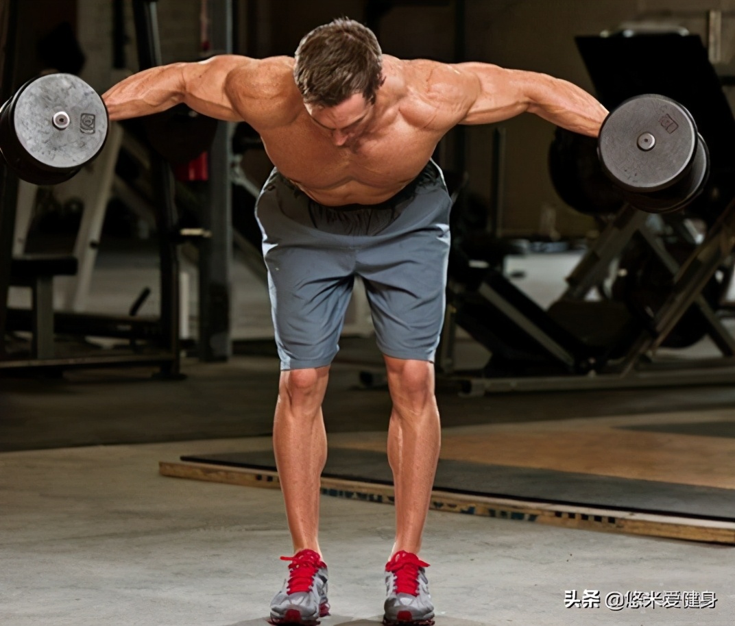 反复练肩,经常练背部但是做不了引体向上