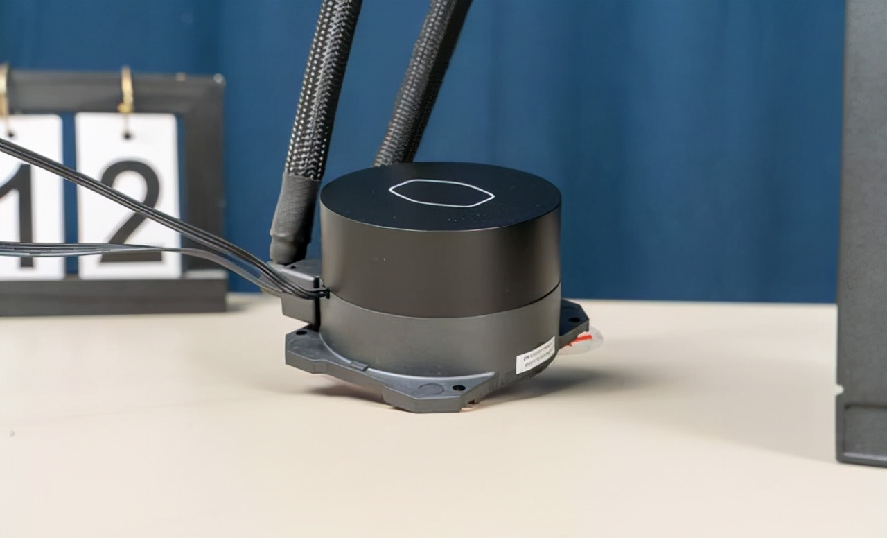 一体水冷主机和分体水冷主机区别,水冷主机好和普通的有什么区别