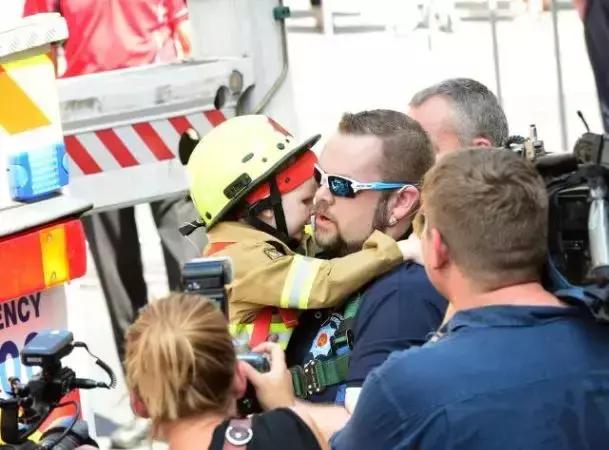 圣诞老人来了真实视频,圣诞老人来澳洲