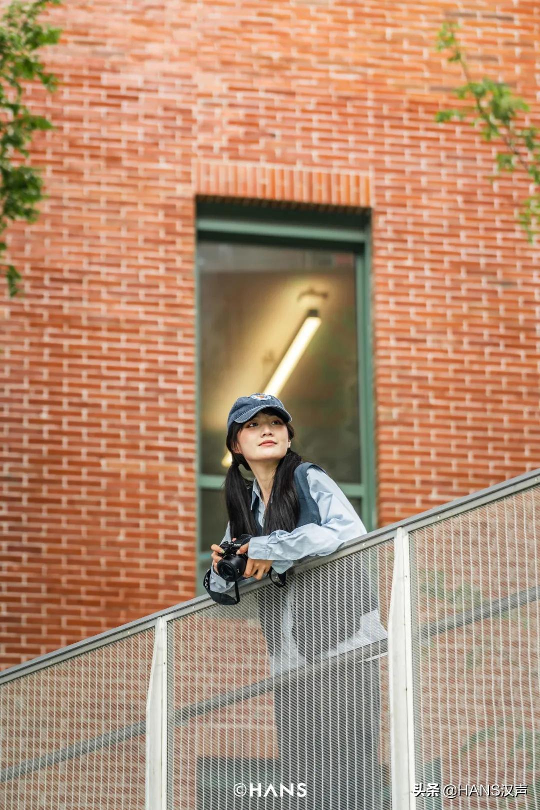 青山区红房子光影秀,青山红房子网红打卡地