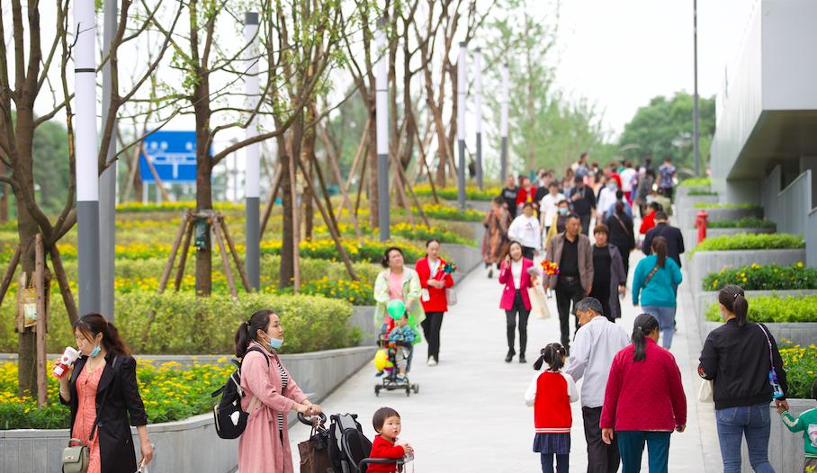 成都龙泉世茂广场营业时间,成都世茂广场什么完工