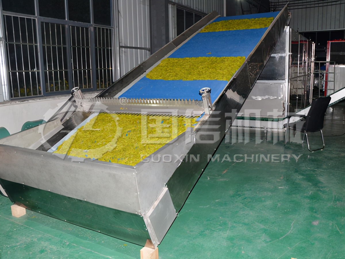 黄花菜自动烘干机定做,黄花菜高温热泵烘干机