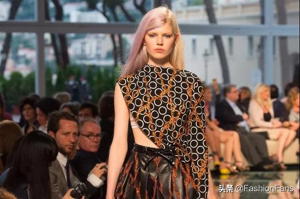 刘雯背过的香奈儿包,刘雯香奈儿机场包