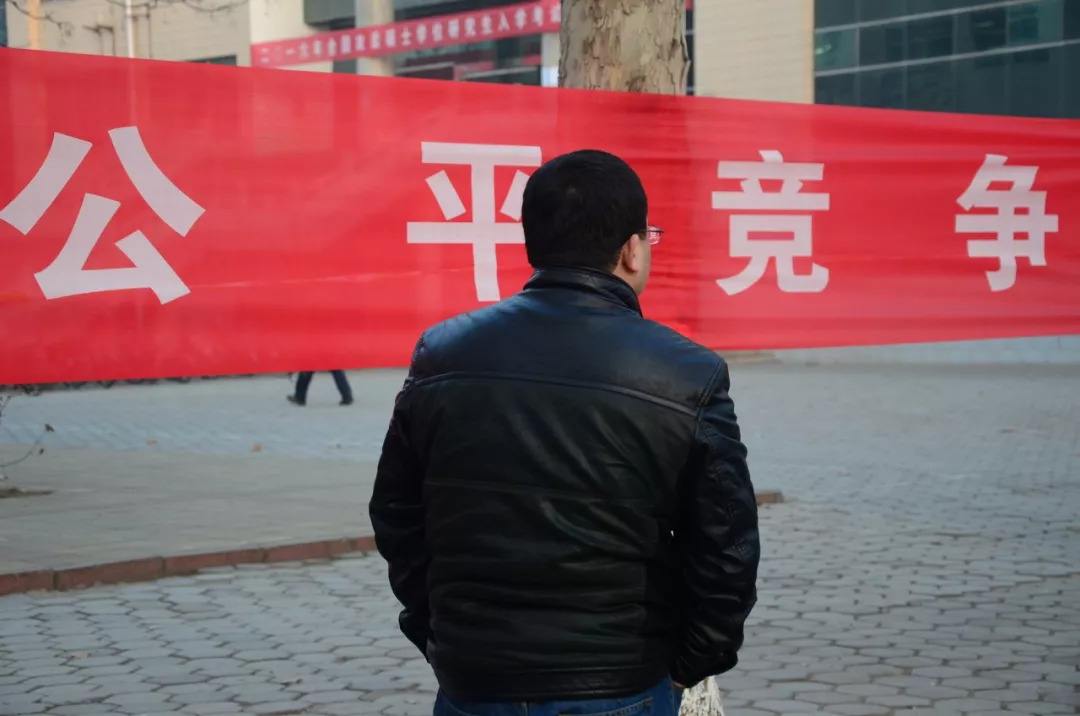 在重点班做鸡头好还是普通班好,重点班当鸡头好还是凤尾好