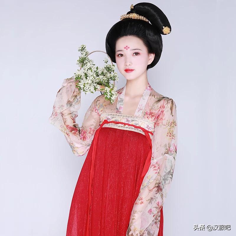 如何选择适合自己的汉服款式,汉服道袍怎么搭配才好看