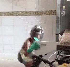 请广大“师奶”引以为戒,打死都不要让你老公入厨房