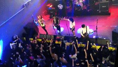 和自己偶像合作是种什么样的体验,当偶像的真实感受