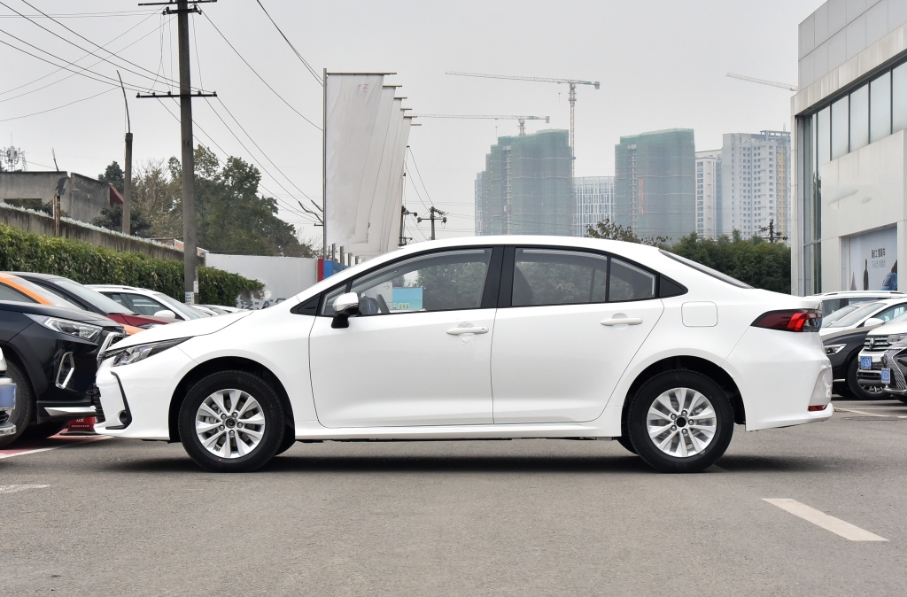 从5个方面简评丰田卡罗拉,测评丰田卡罗拉双擎