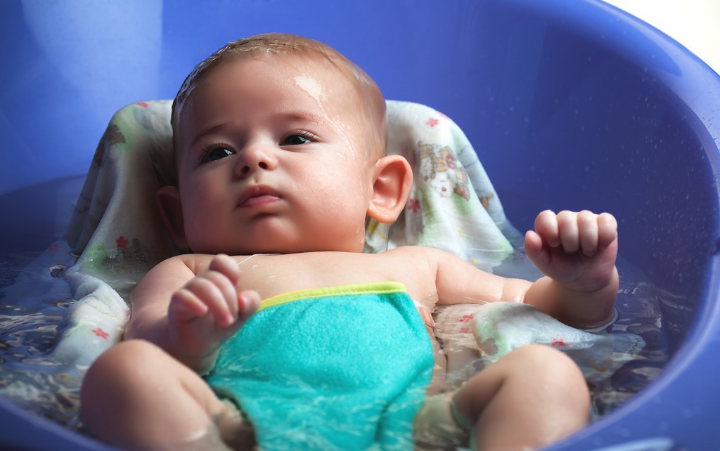夏天到了,孩子却不爱洗澡?3招,教会家长养出爱干净的宝宝