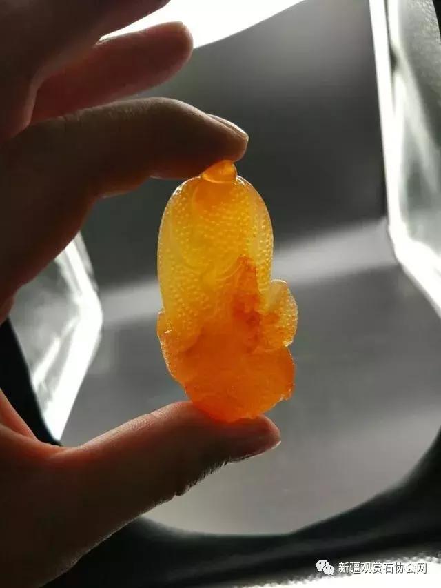 戈壁滩捡玉怎么分辨玉和石头,金丝玉三剑客戈壁滩捡金丝玉