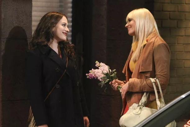 美剧《破产姐妹》:聪明上进的卡洛琳,为什么偏偏会遭万人嫌呢?