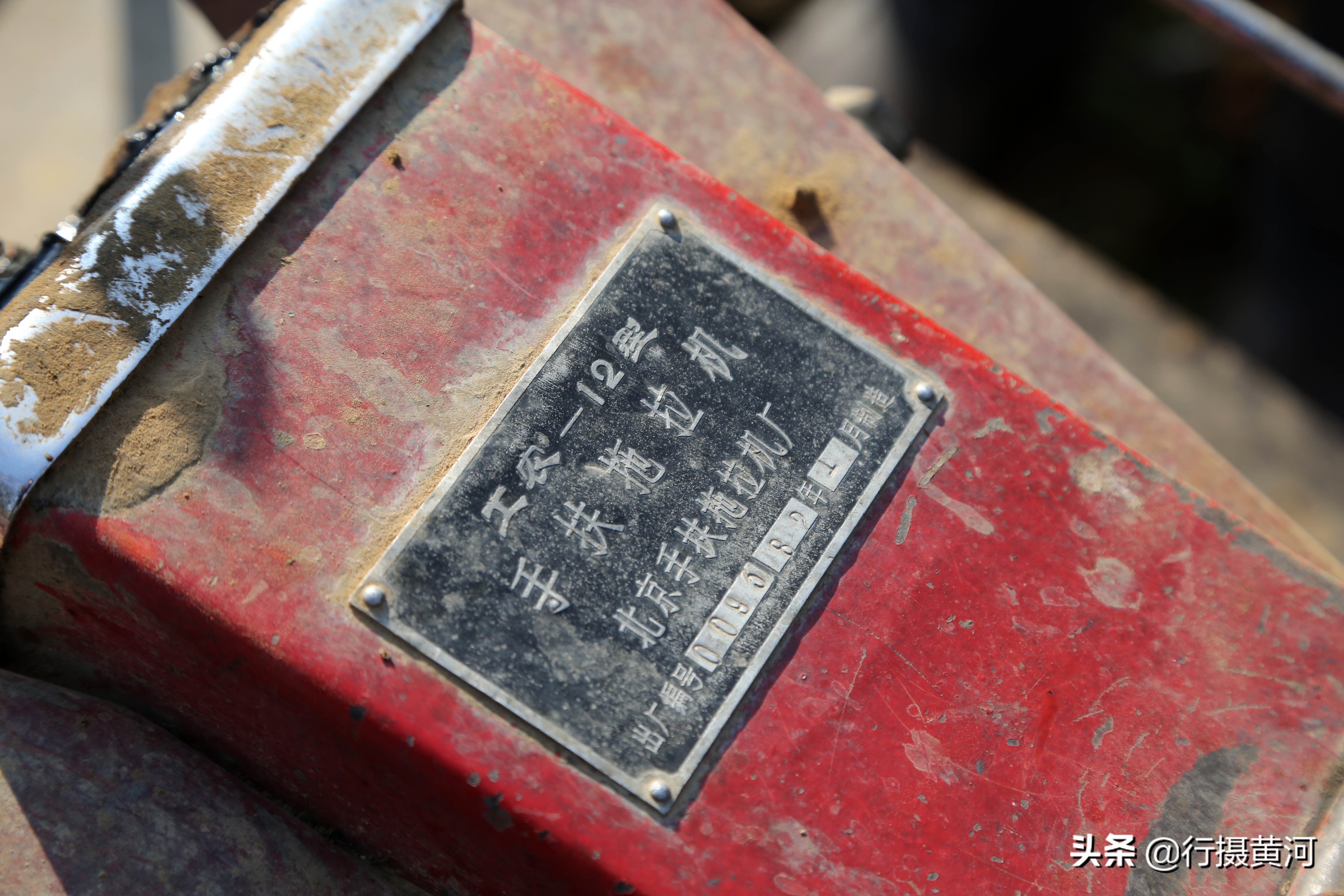 1985老铁牛55型拖拉机,铁牛力大无穷