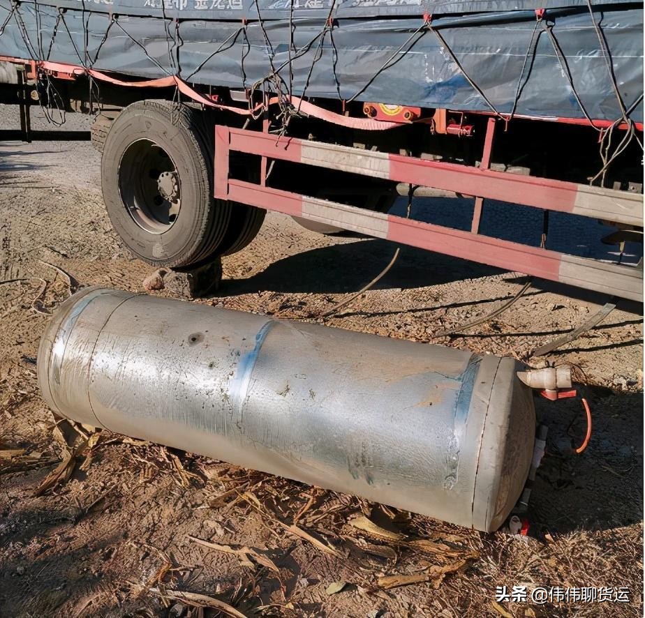 富士康打过工,做生意亏10万,32岁开卡车,依然笑对生活