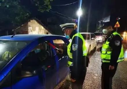 两男子醉驾被交警查获,大悟一男子醉驾被立案调查