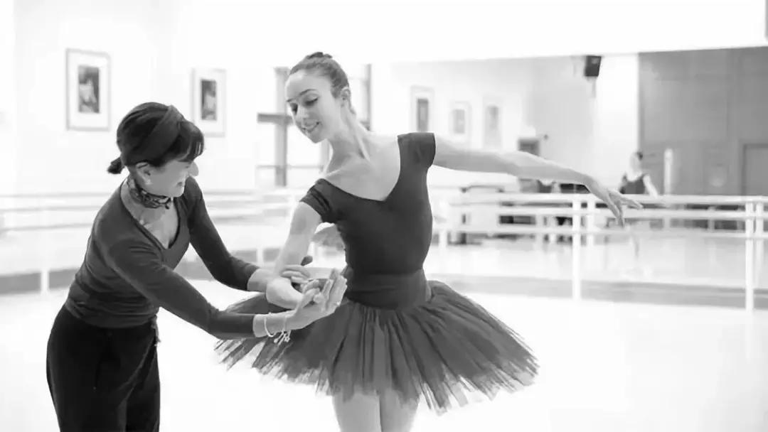 集颜值与实力并存的舞蹈老师,舞蹈中的魔鬼老师