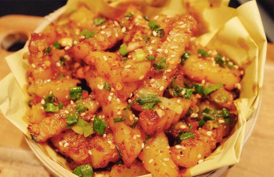 反复炸的老油不要直接倒掉,炸过东西的油别倒掉教你一个诀窍