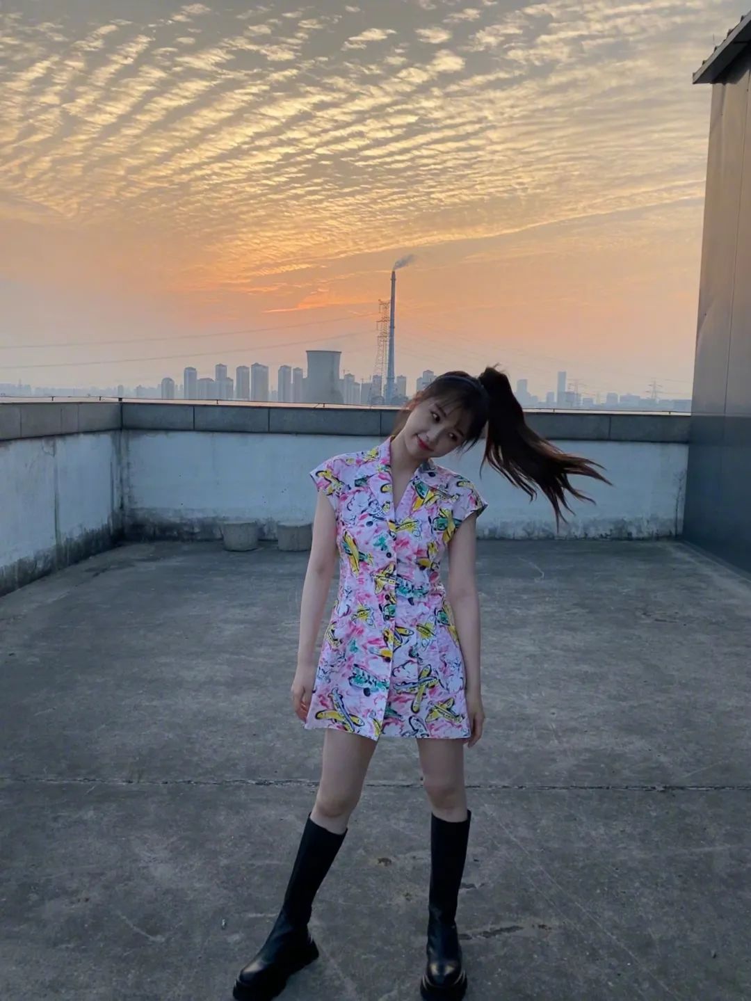 穿裙子要搭配什么鞋子才好看呢,红色上衣黑色裙子配什么鞋子好看